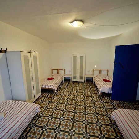 Sol Y Mar Surf Camp Hostel Corralejo Bagian luar foto