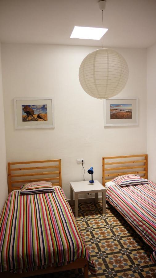 Sol Y Mar Surf Camp Hostel Corralejo Bagian luar foto