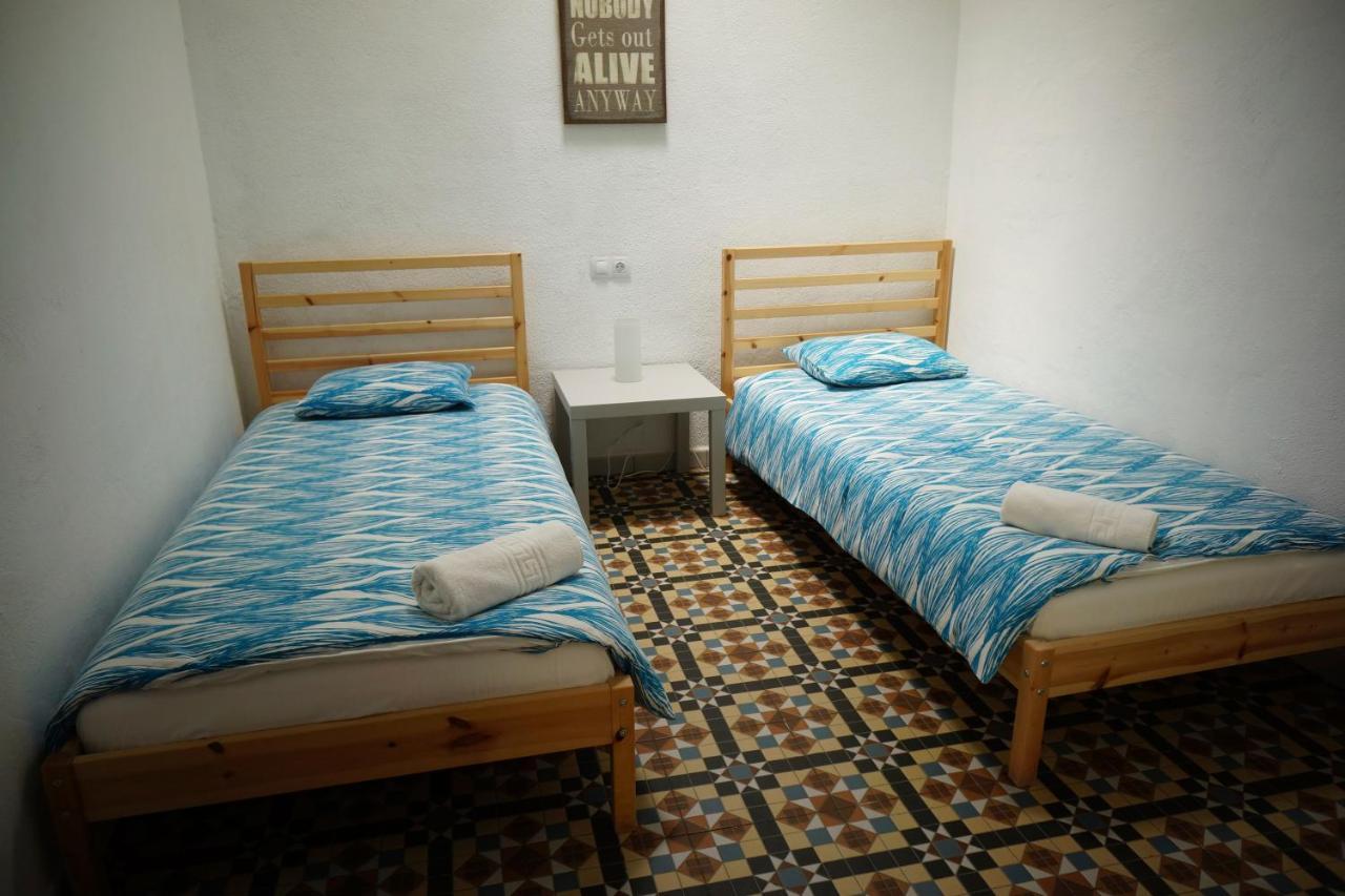 Sol Y Mar Surf Camp Hostel Corralejo Bagian luar foto