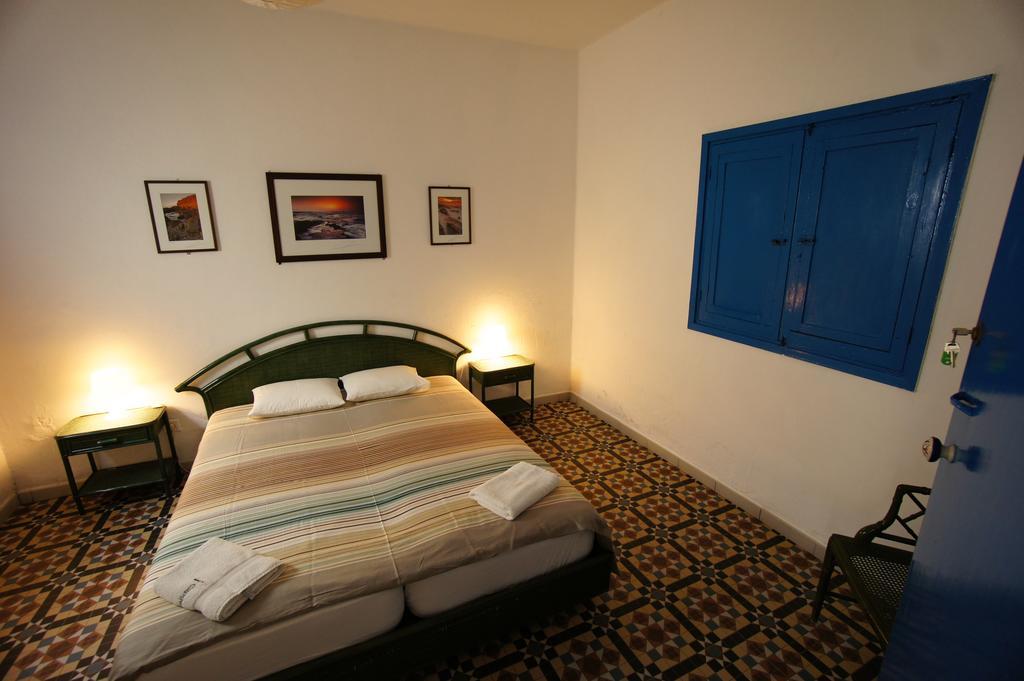 Sol Y Mar Surf Camp Hostel Corralejo Ruang foto