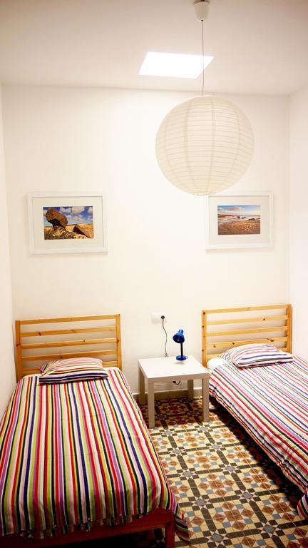Sol Y Mar Surf Camp Hostel Corralejo Bagian luar foto